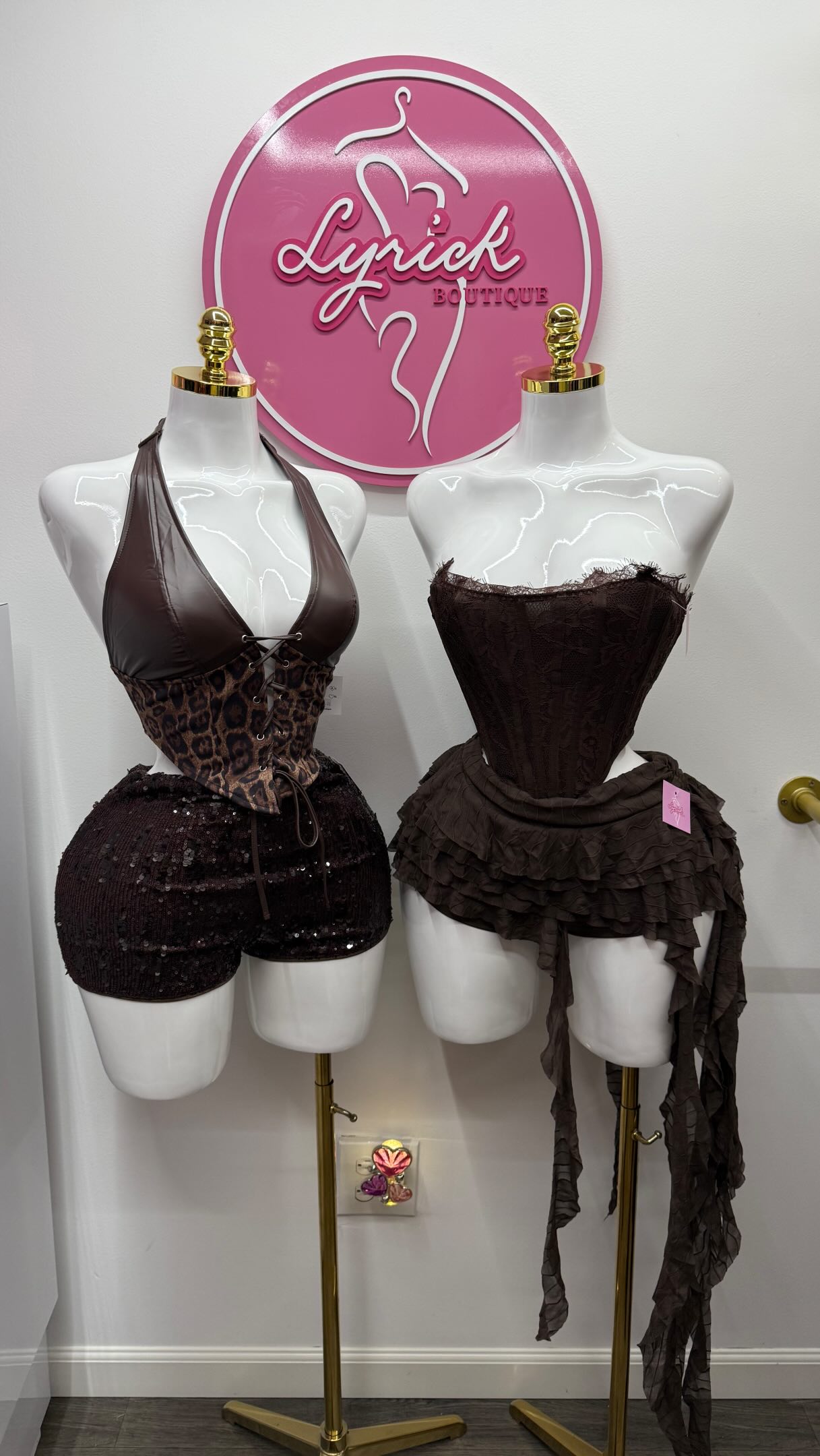 Dos looks en tonos chocolate y animal print en LyricK Boutique
